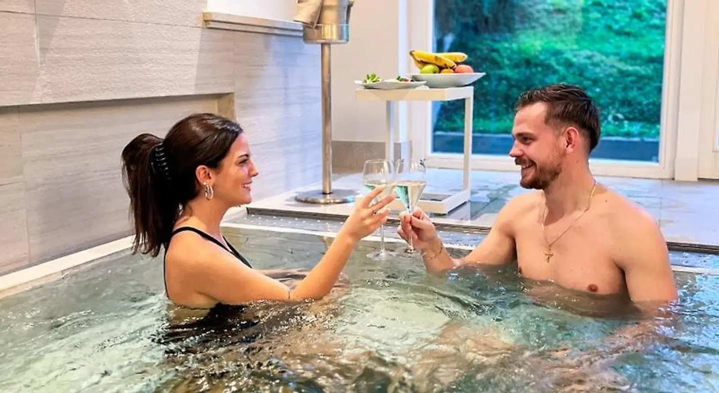 Delta Resort Apartments PEOPLE