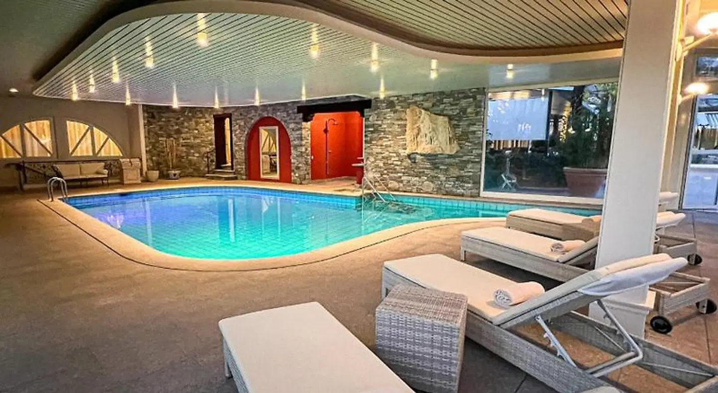 Delta Resort Apartments Hallenbad