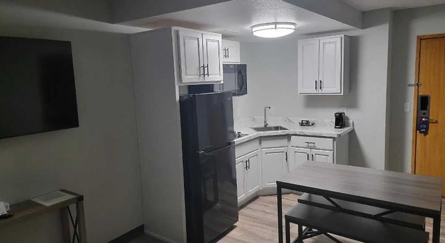 Americas Best Value Inn & Suites Bismarck ROOM_EXAMPLE