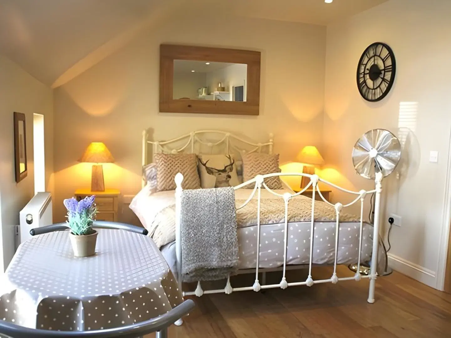 The Queens ROOM_EXAMPLE