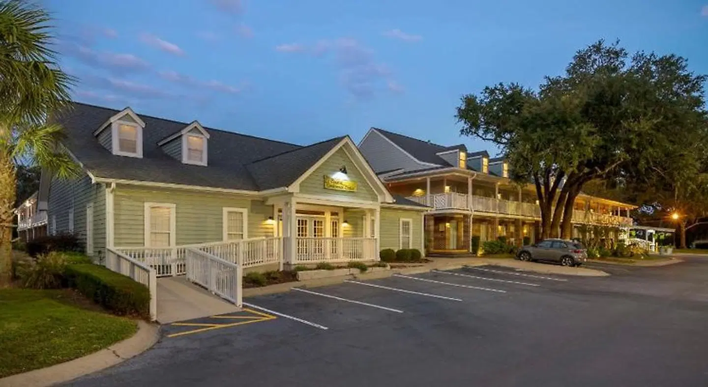 Best Western Plus St. Simons EXTERIOR