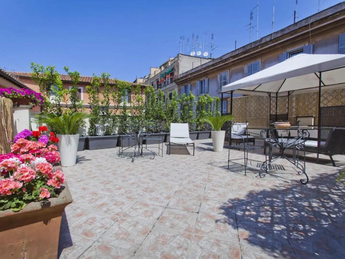 MyTale Creative Academy Hotel Terrasse