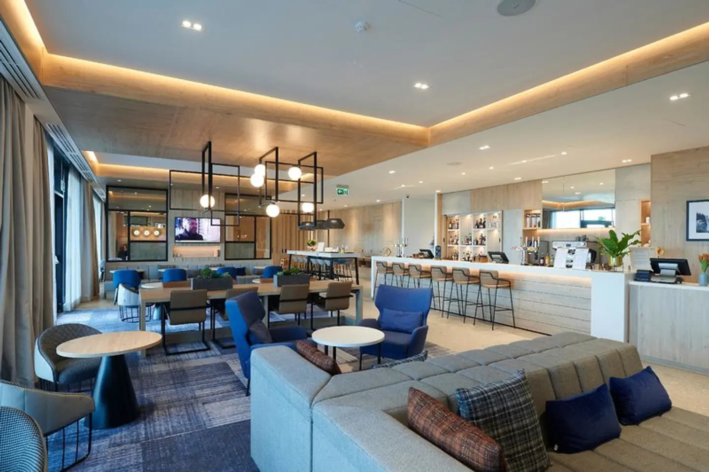 Courtyard by Marriott Inverness Airport Bar