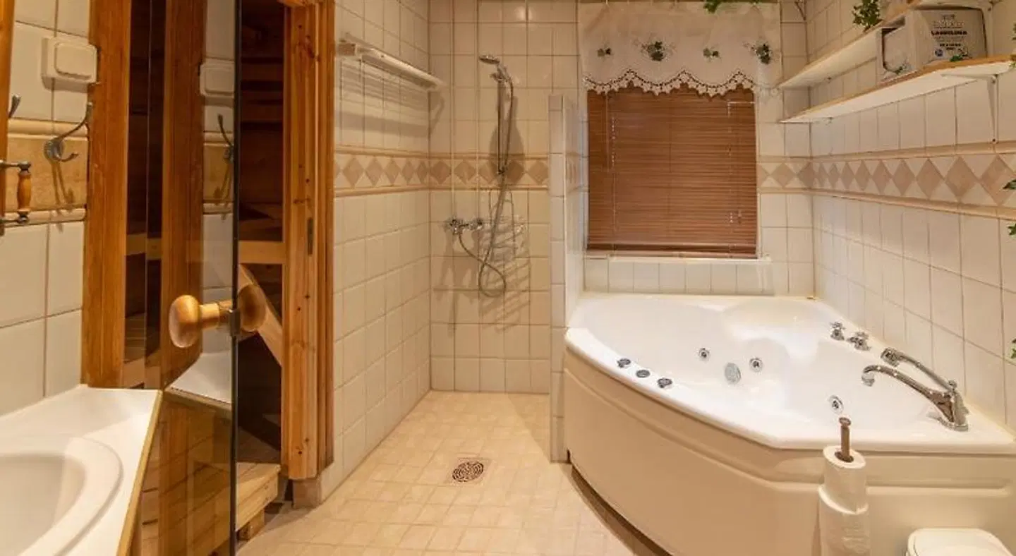 Wanha Kartano - Old Mansion Badezimmer