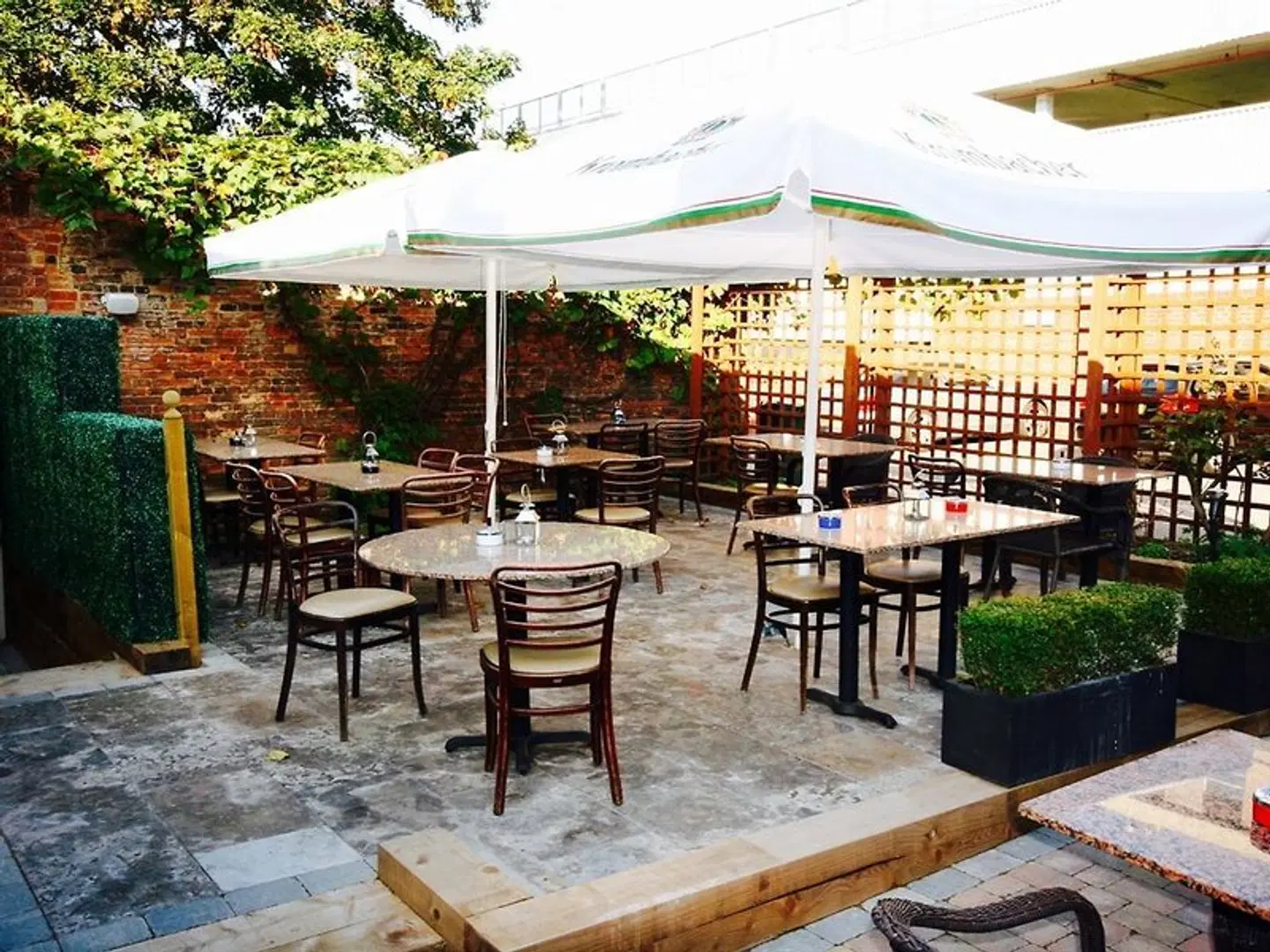 Colchester Boutique Hotel Terrasse