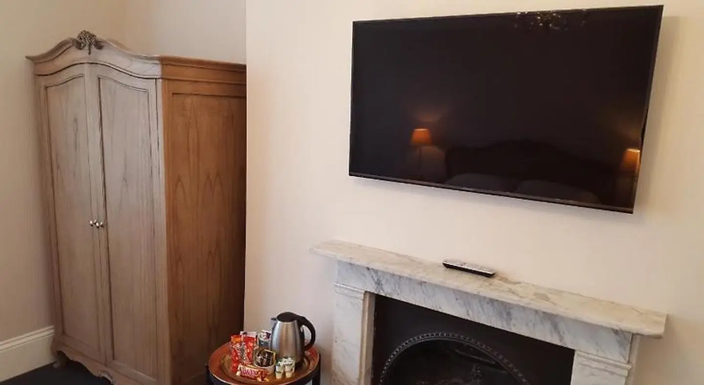 Red Brighton Blue ROOM_EXAMPLE