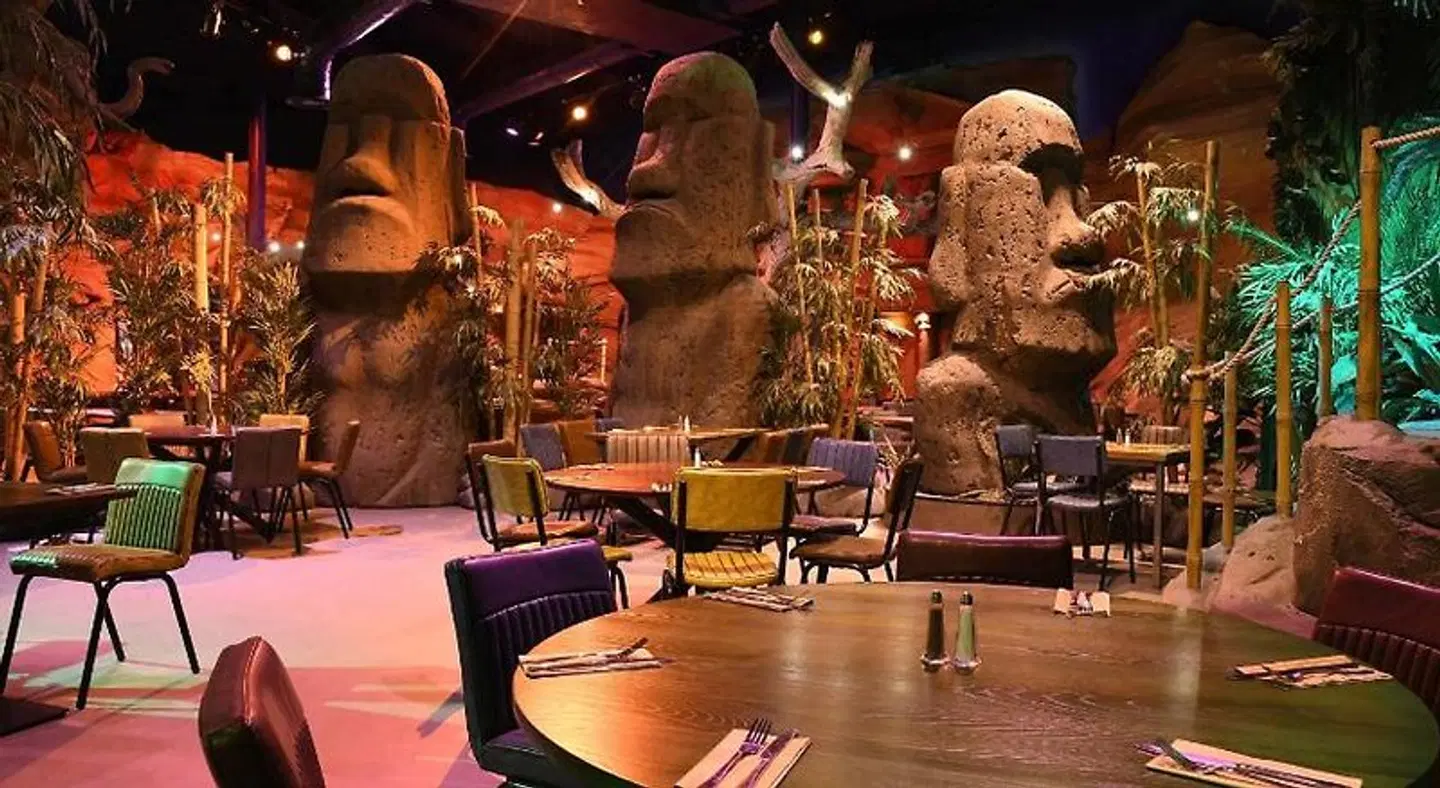 Hex Hotel at Yorkshire Wildlife Park Bar