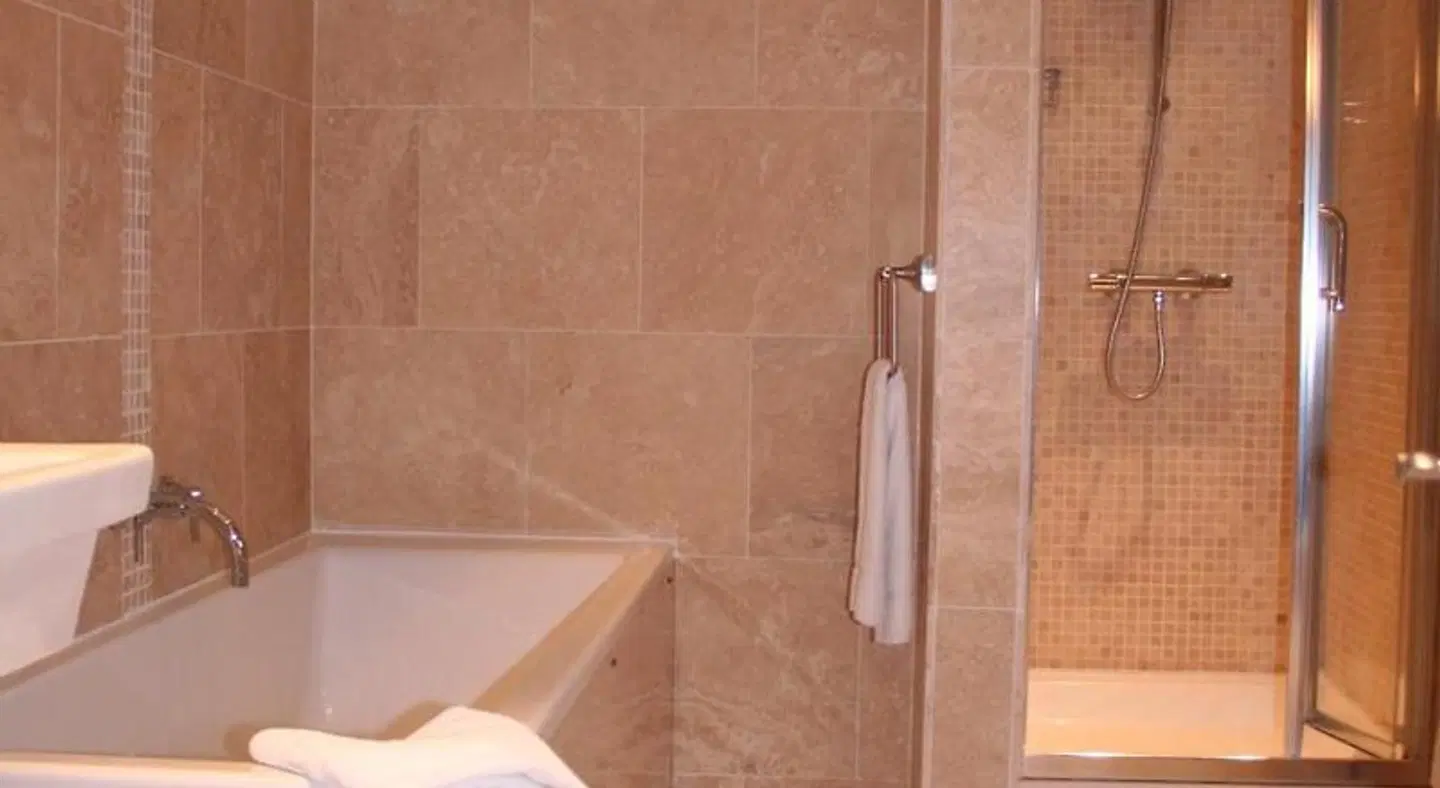 Advocate Arms Badezimmer