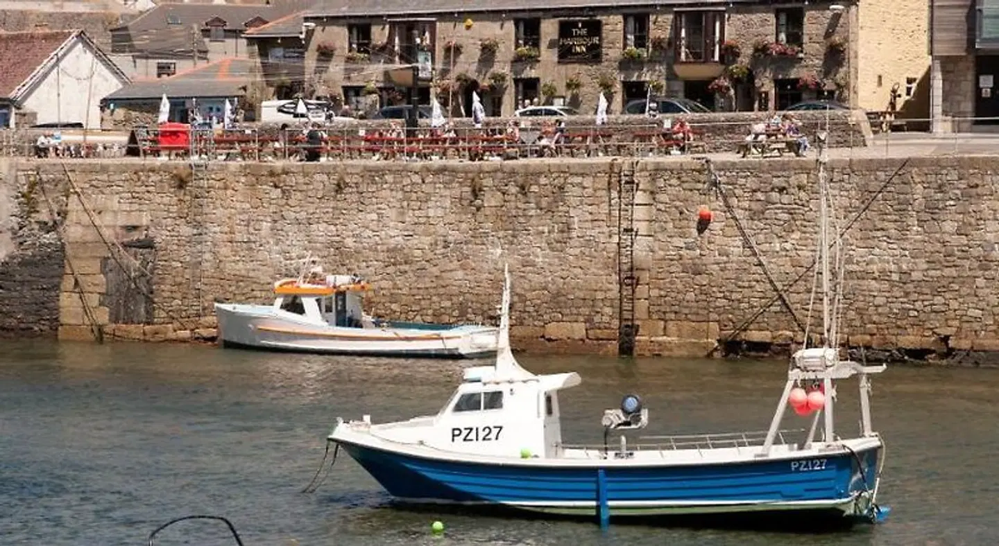 The Harbour Inn EXTERIOR