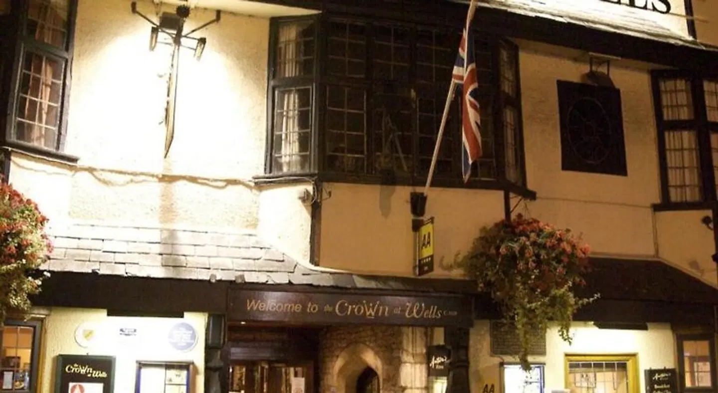 The Crown at Wells, Somerset EXTERIOR