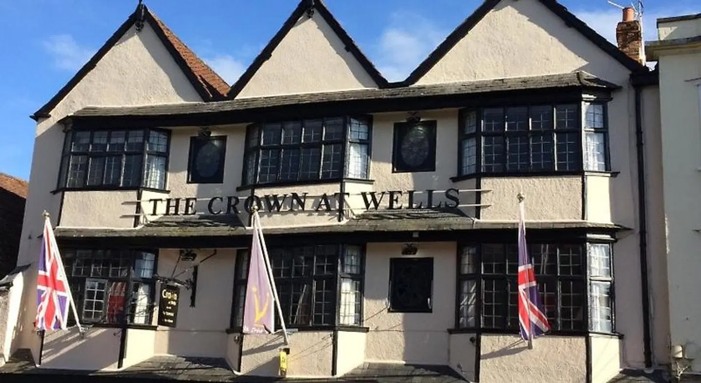 The Crown at Wells, Somerset EXTERIOR