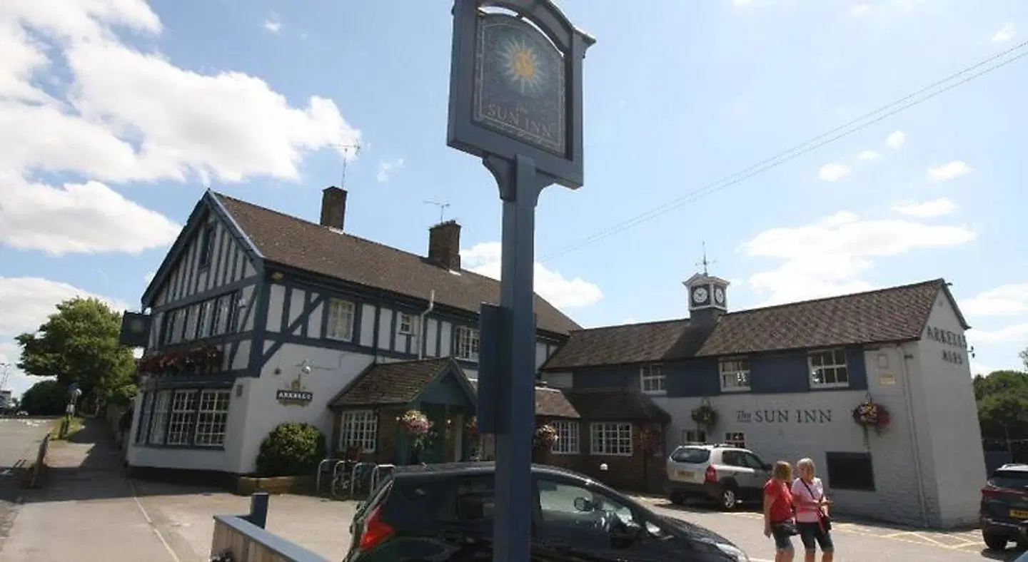 The Sun Inn EXTERIOR
