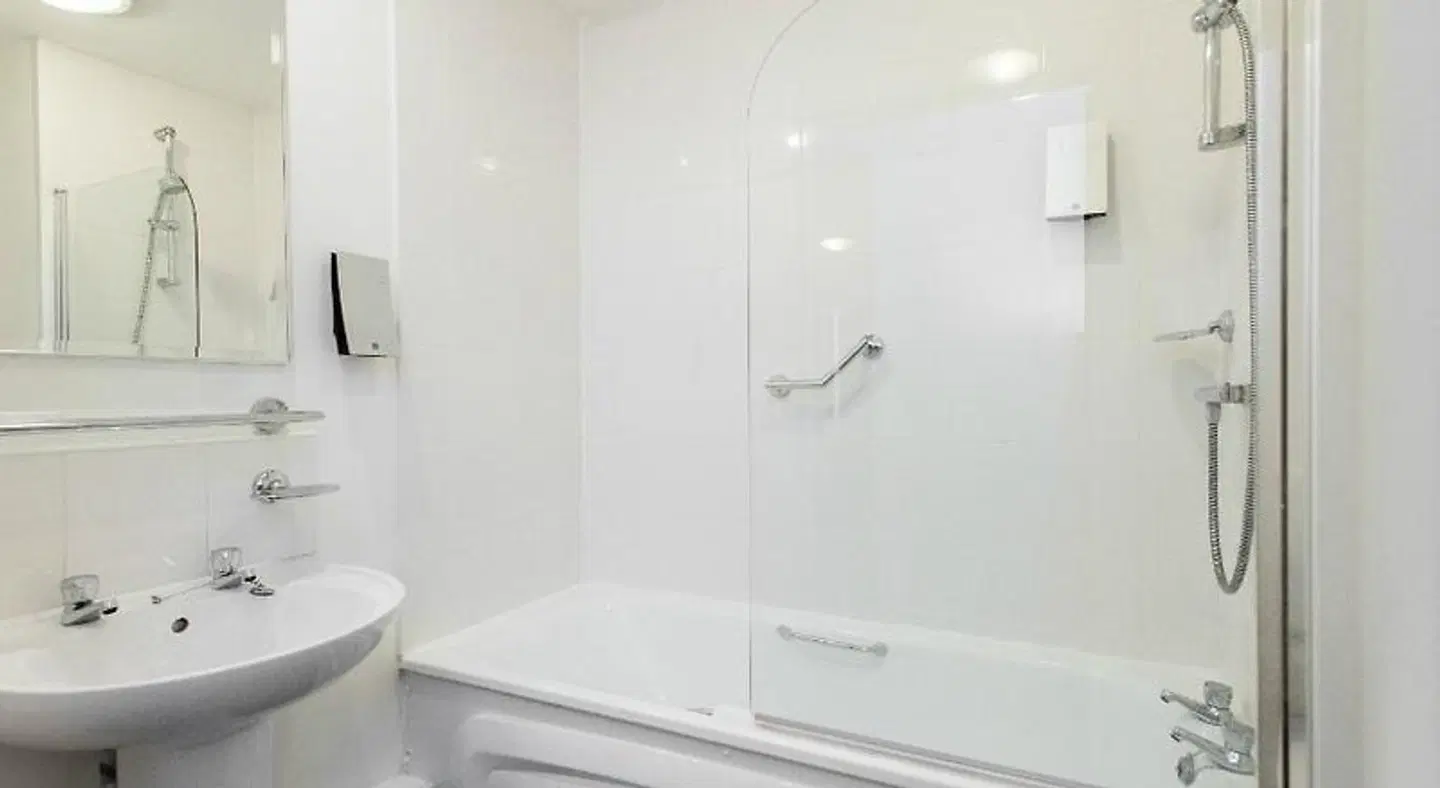 Premier Apartments Birmingham Badezimmer