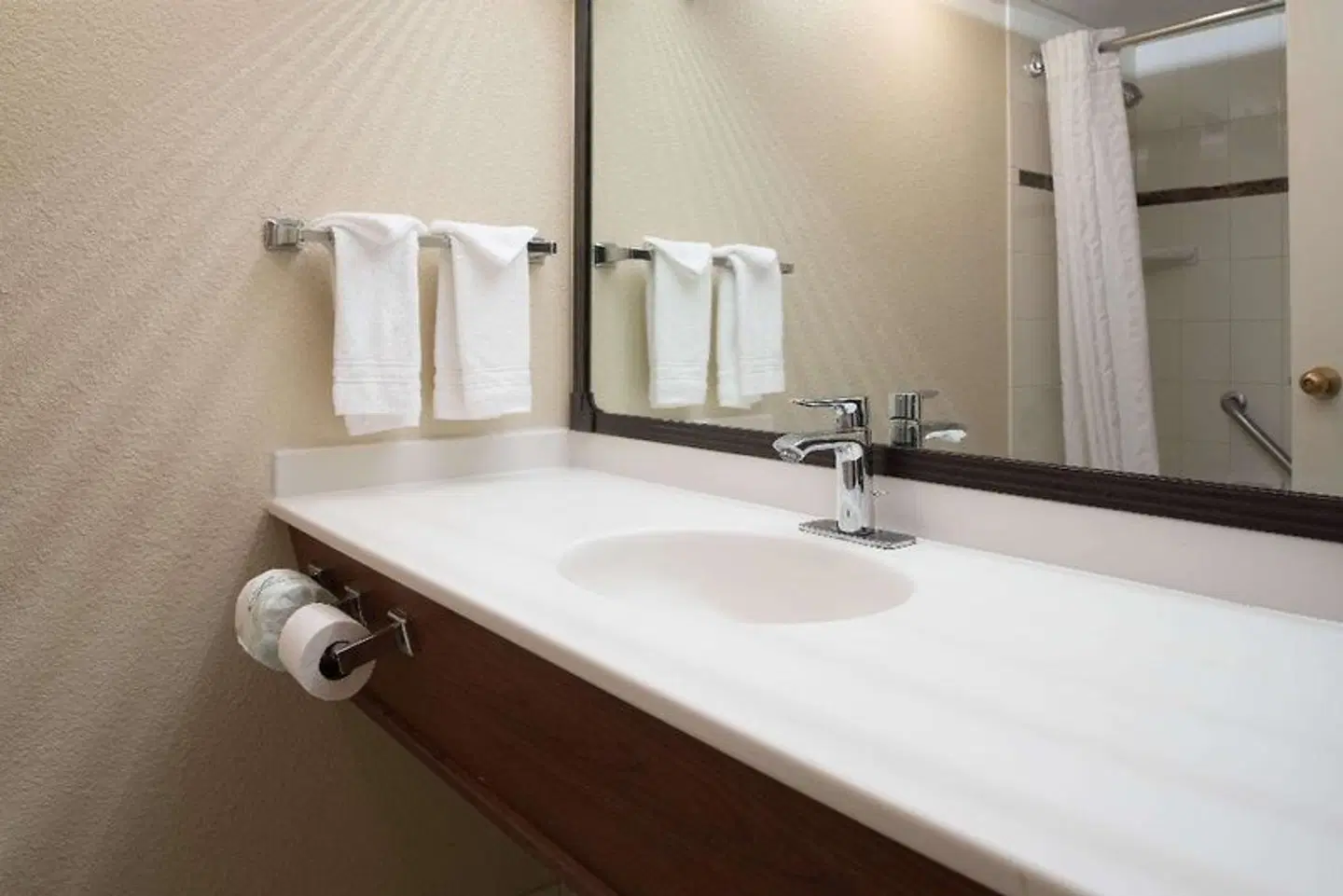 Ramada by Wyndham Downtown Spokane Badezimmer