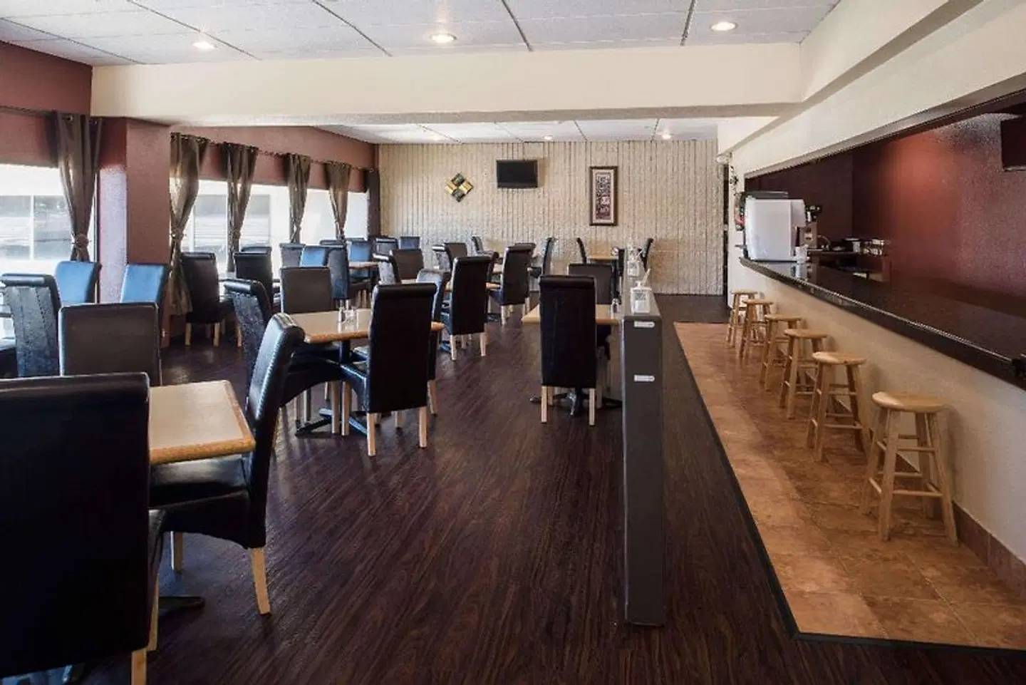 Ramada by Wyndham Downtown Spokane Bar