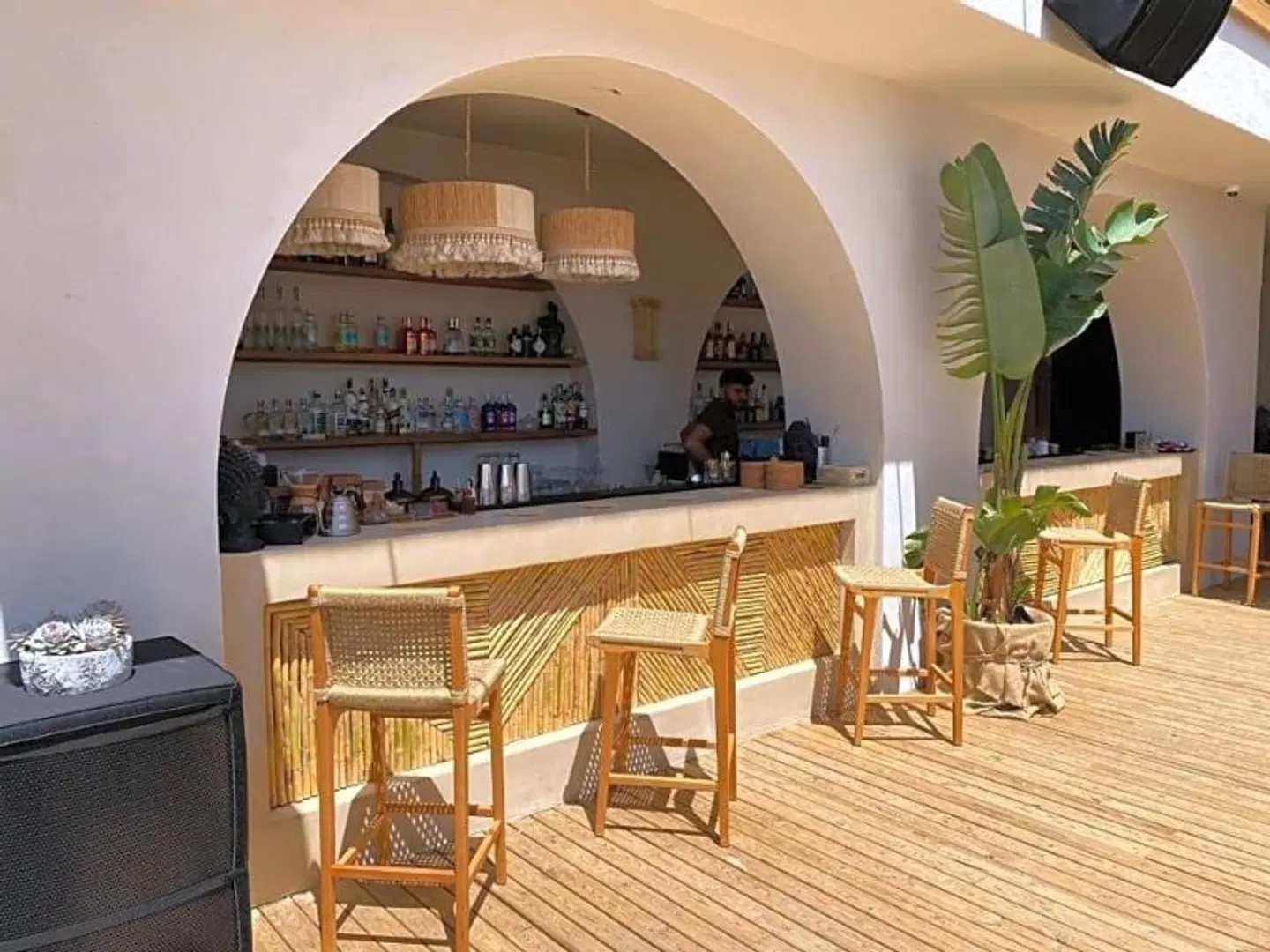 Kalia Beach Hotel Side Bar