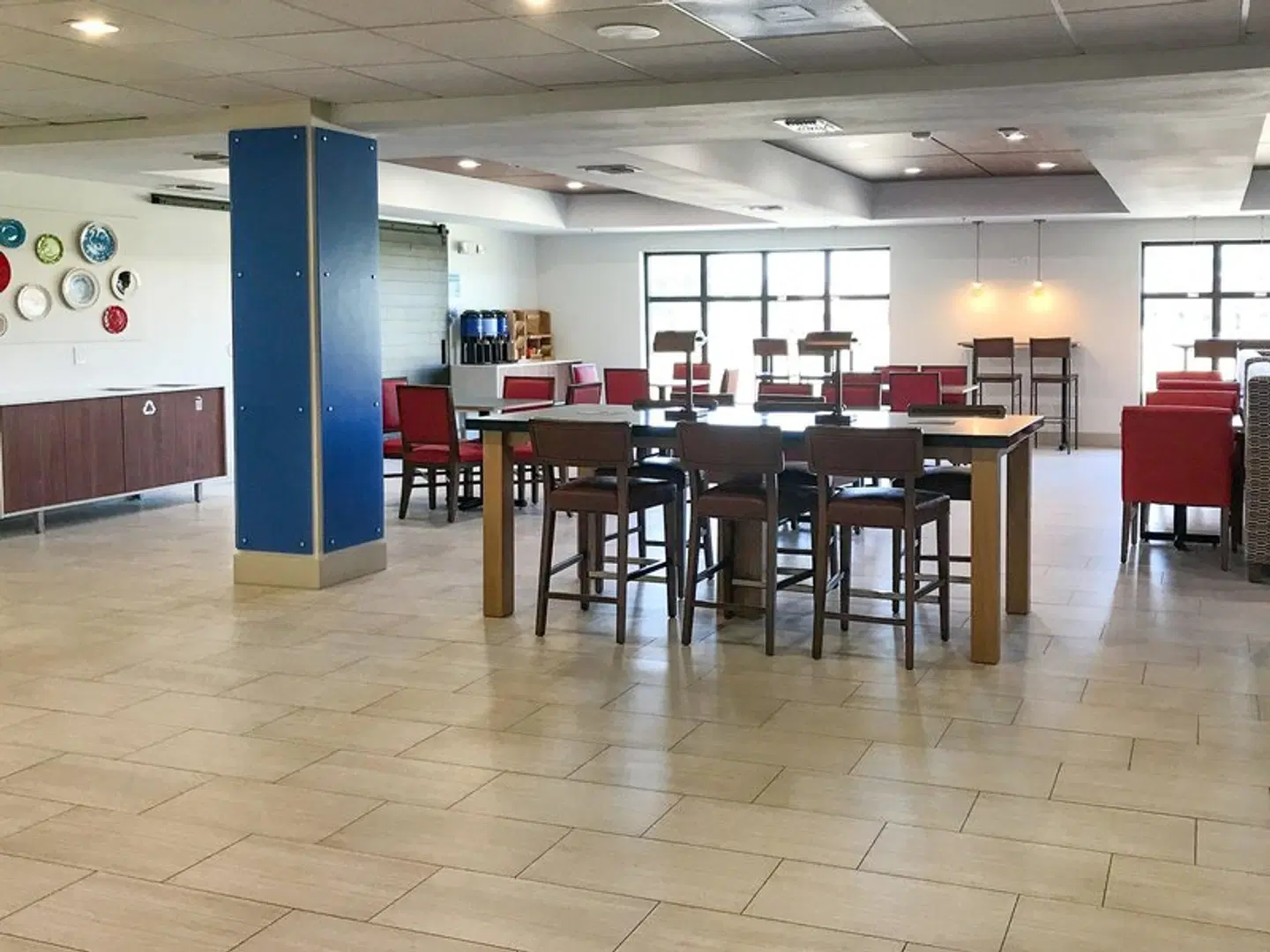 Holiday Inn Express & Suites Lubbock West by IHG Bar