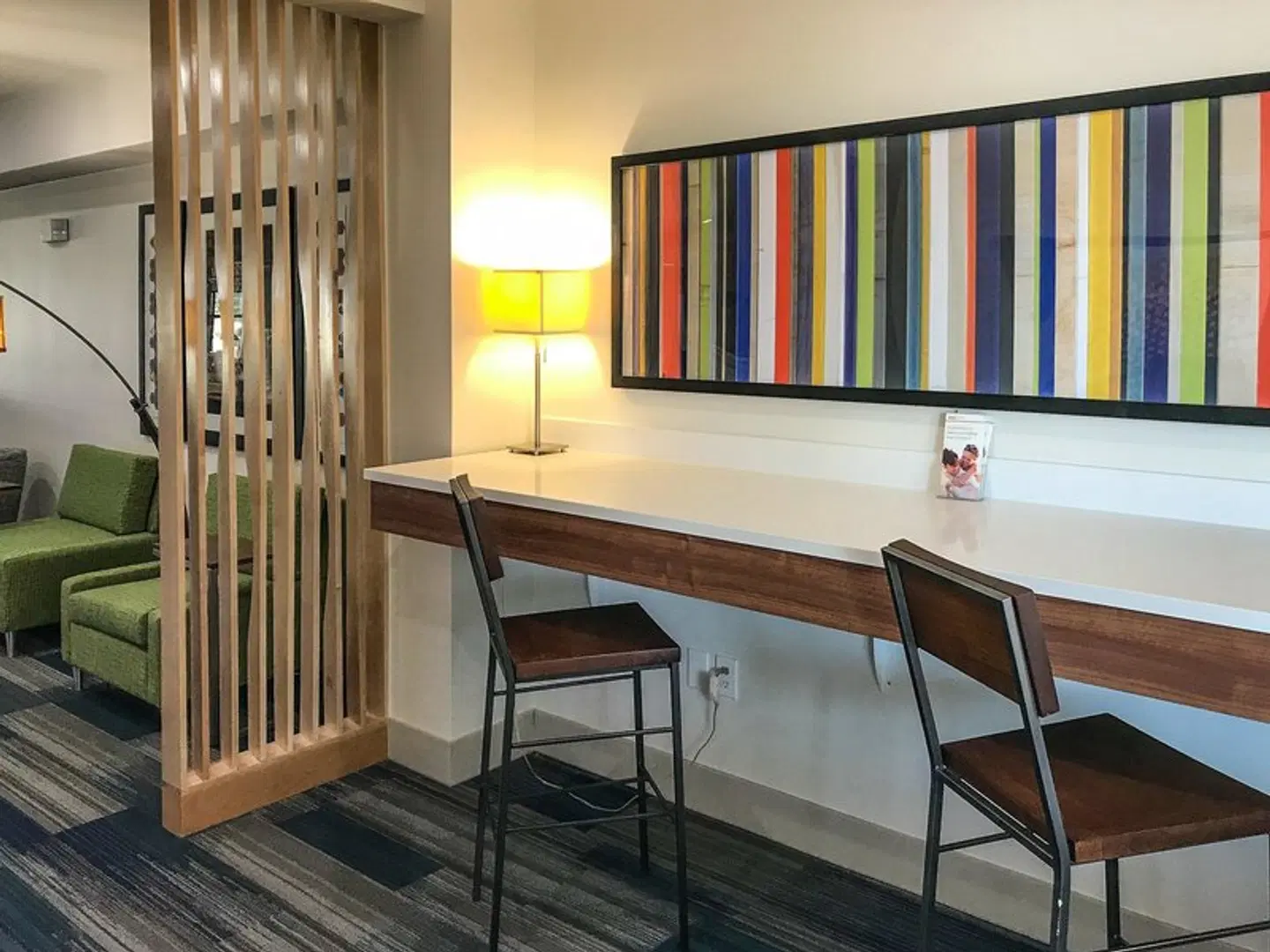 Holiday Inn Express & Suites Lubbock West by IHG Bar