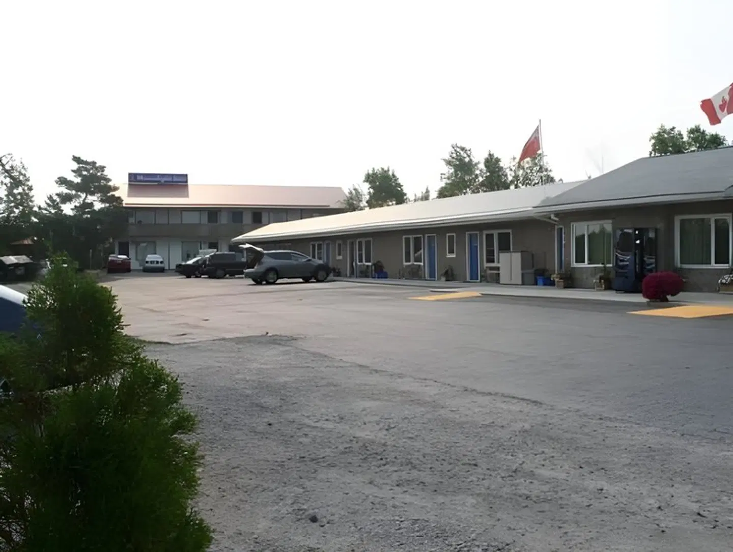 Moonlight Inn & Suites EXTERIOR