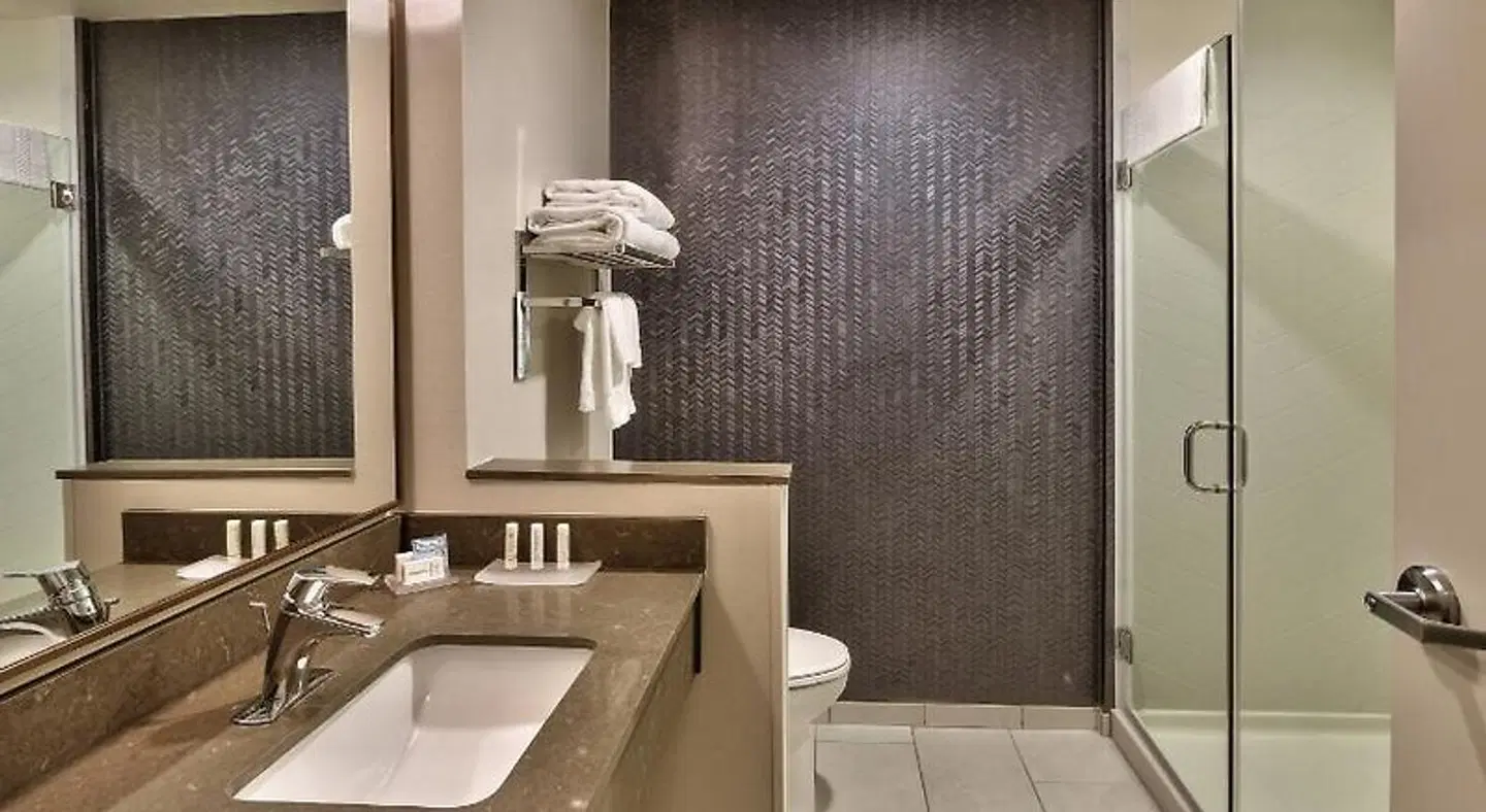 Fairfield by Marriott Inn & Suites Albuquerque North Badezimmer