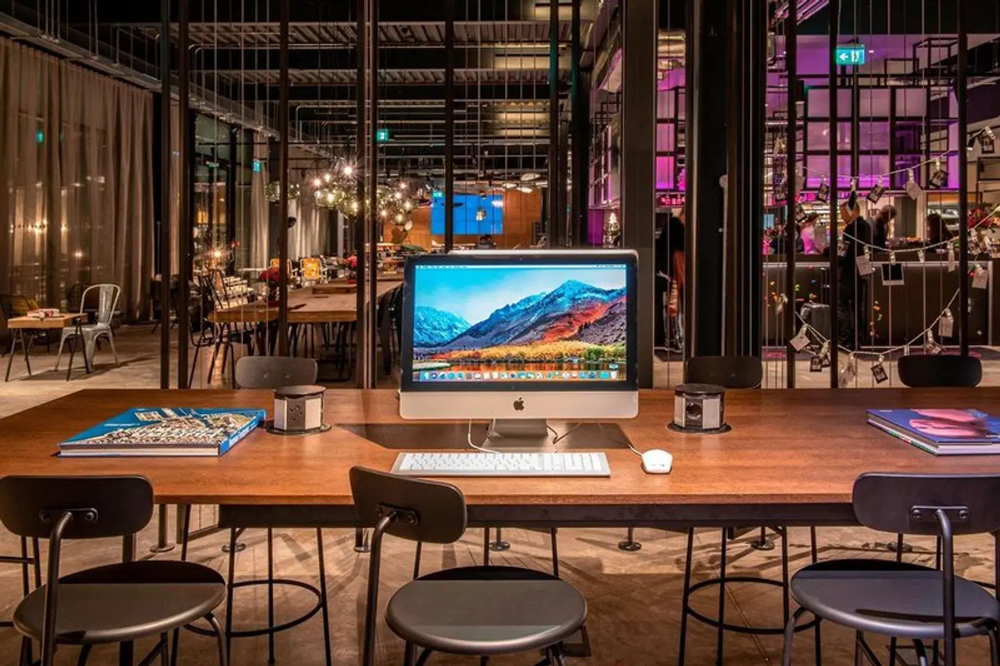 Moxy London Heathrow Airport Bar