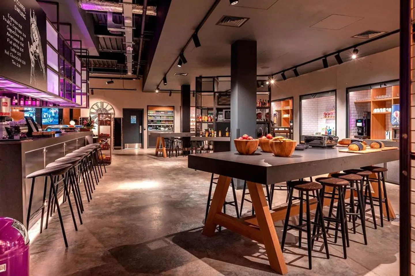 Moxy London Heathrow Airport Bar
