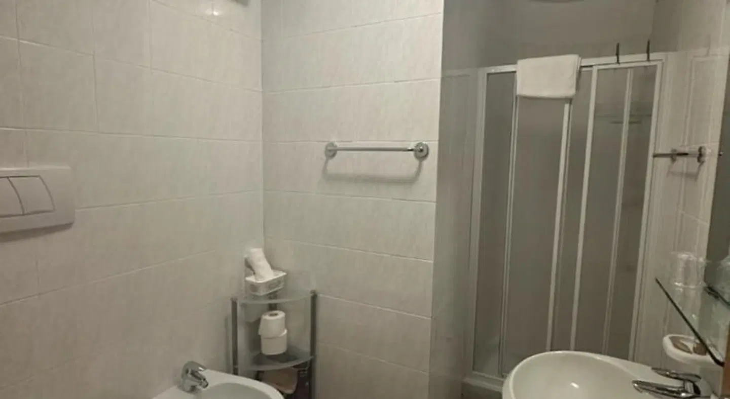 Athos Hotel Badezimmer