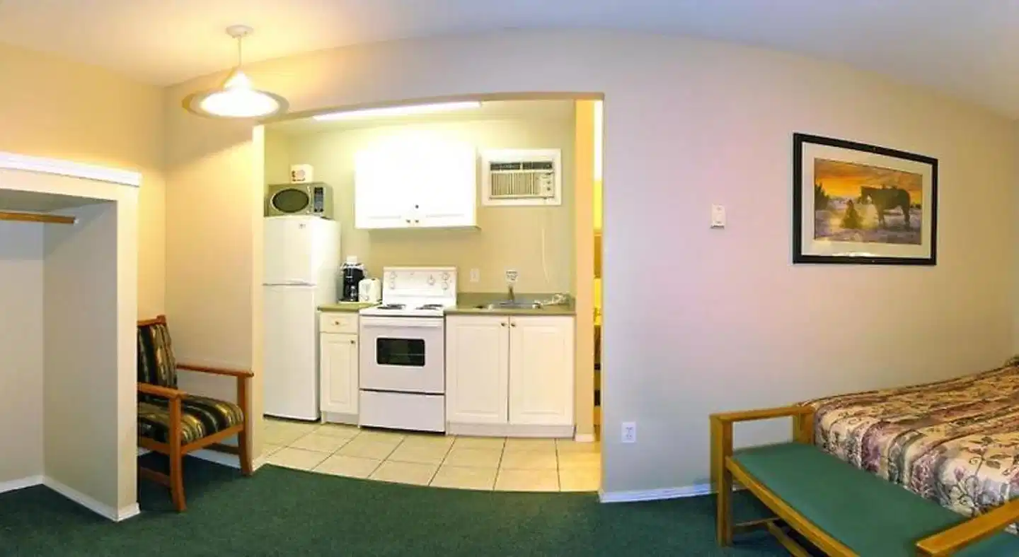 Intown Inn & Suites Lobby