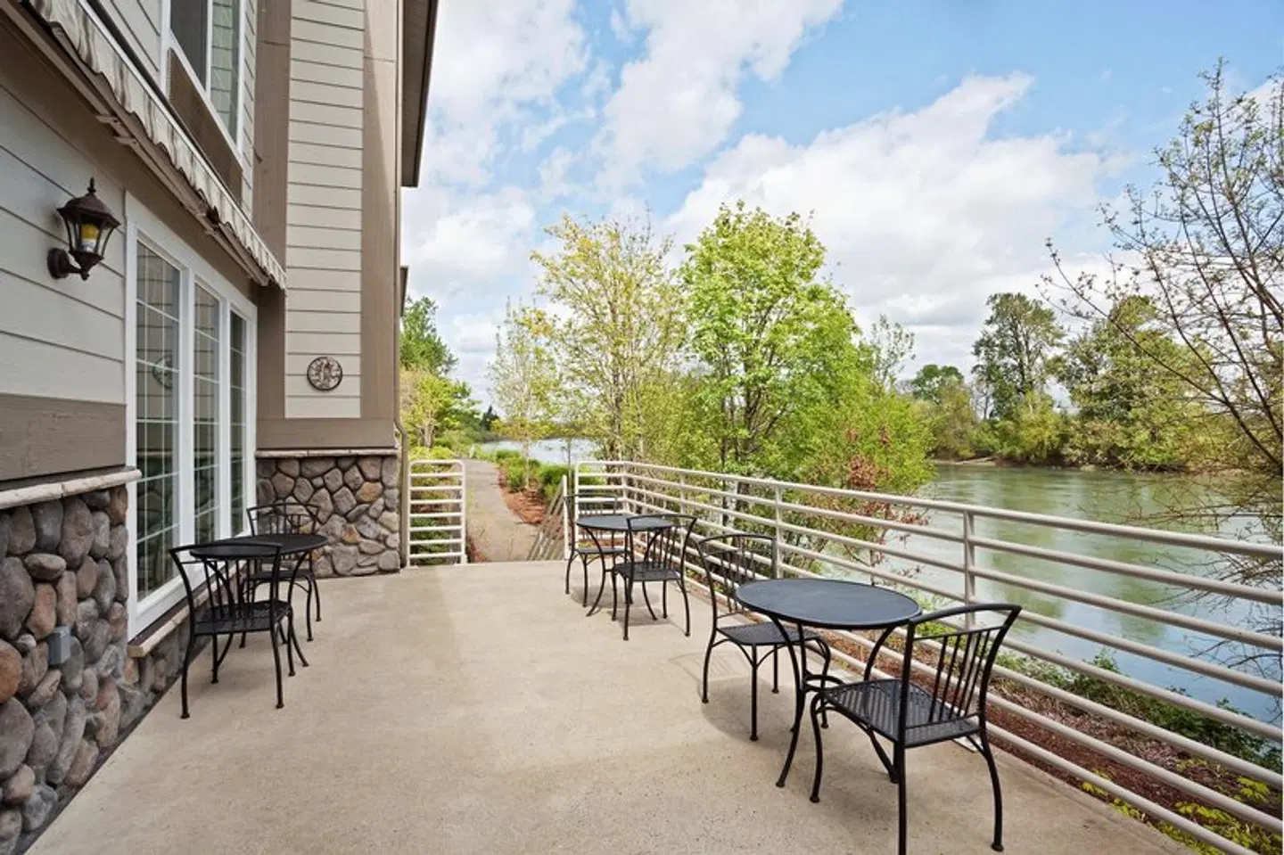 Holiday Inn Express Corvallis-On The River by IHG Terrasse