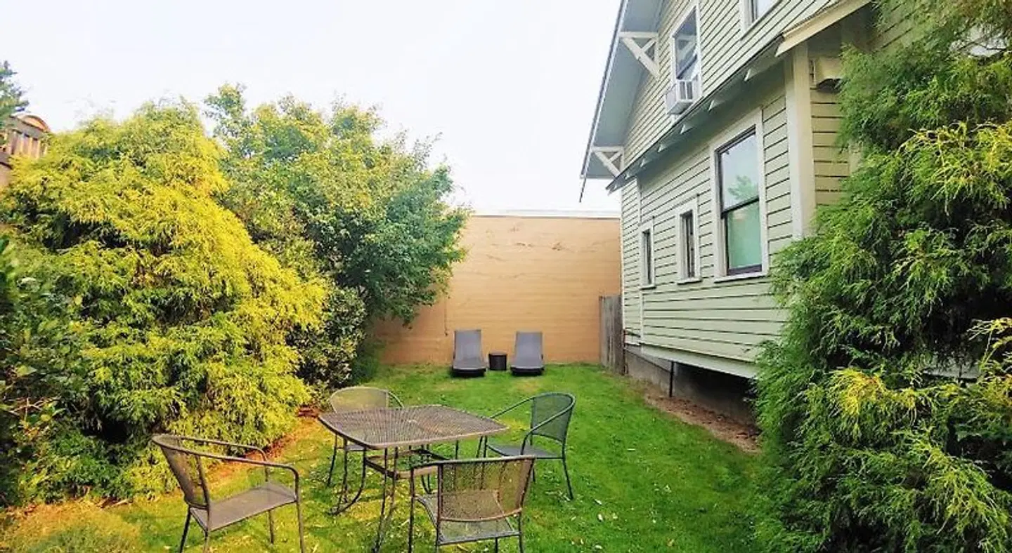 Bluebird Guesthouse Garten