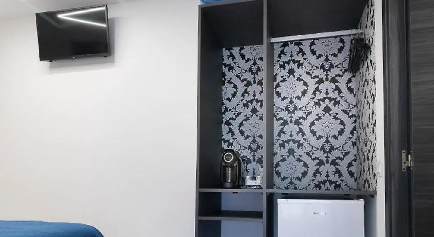 I Host You MODEL_IMPRESSION