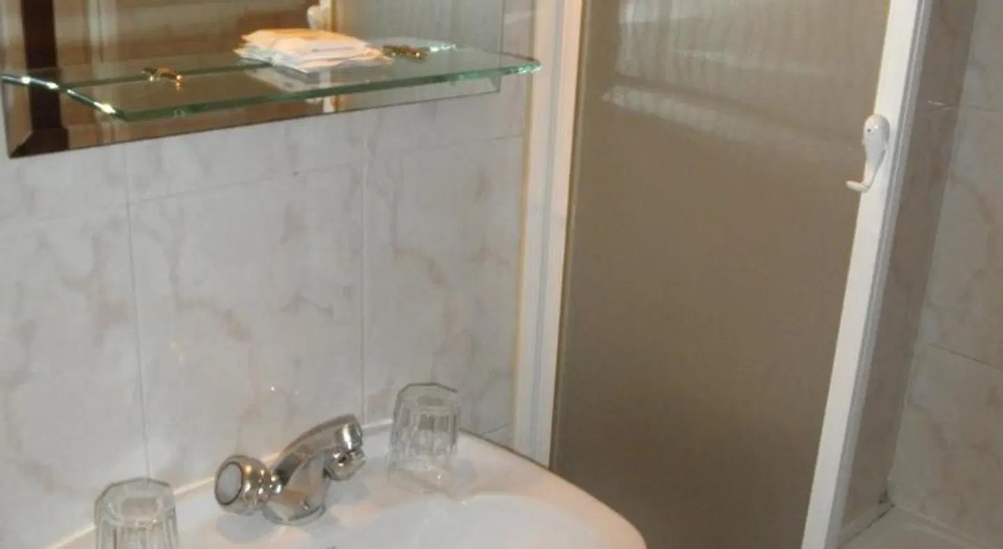 Hostal Los Andes Badezimmer