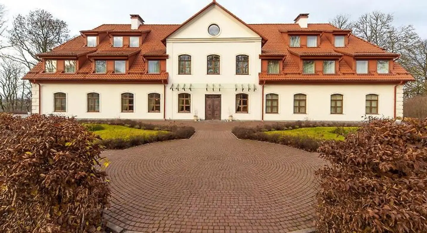 Kalnmuizas pils EXTERIOR
