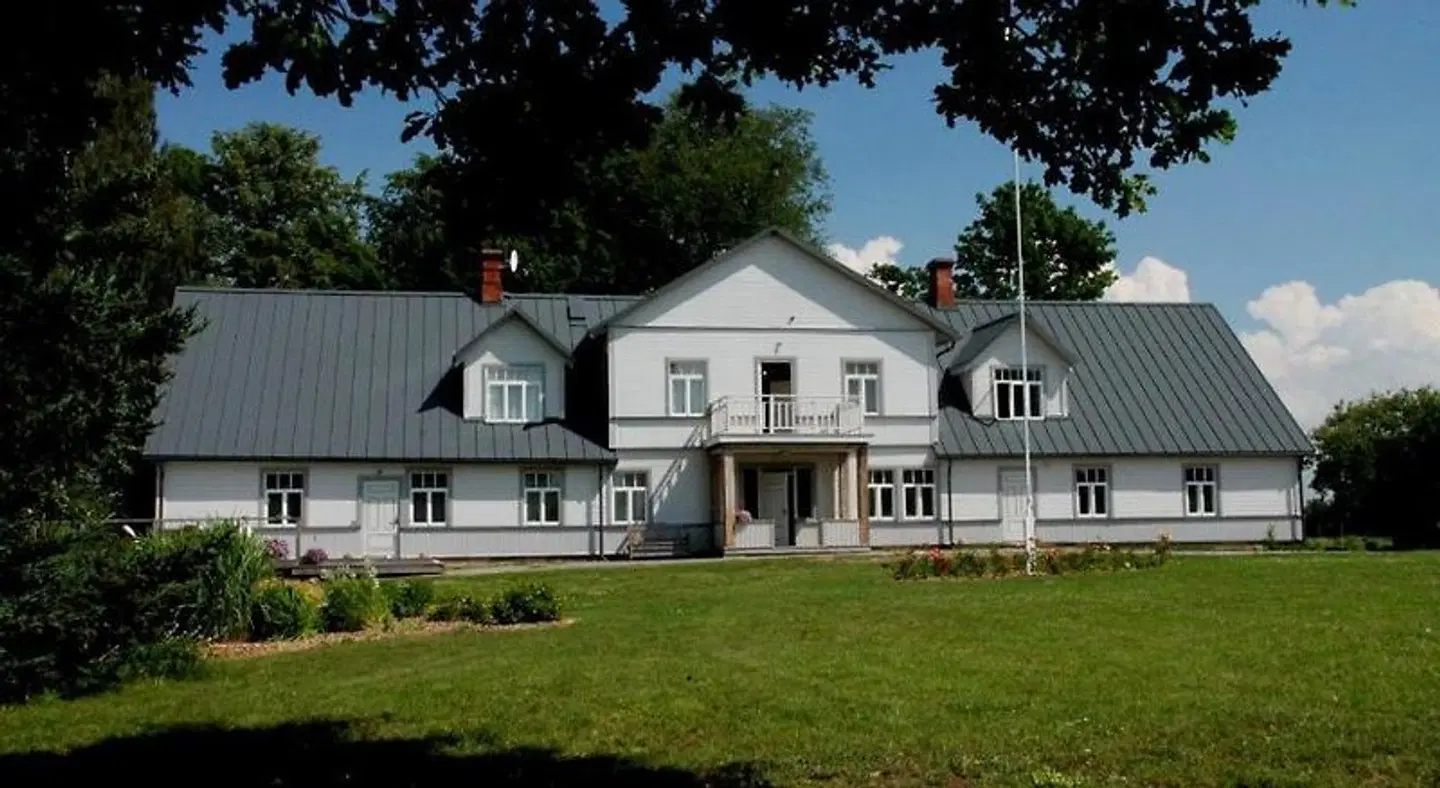 Meke EXTERIOR