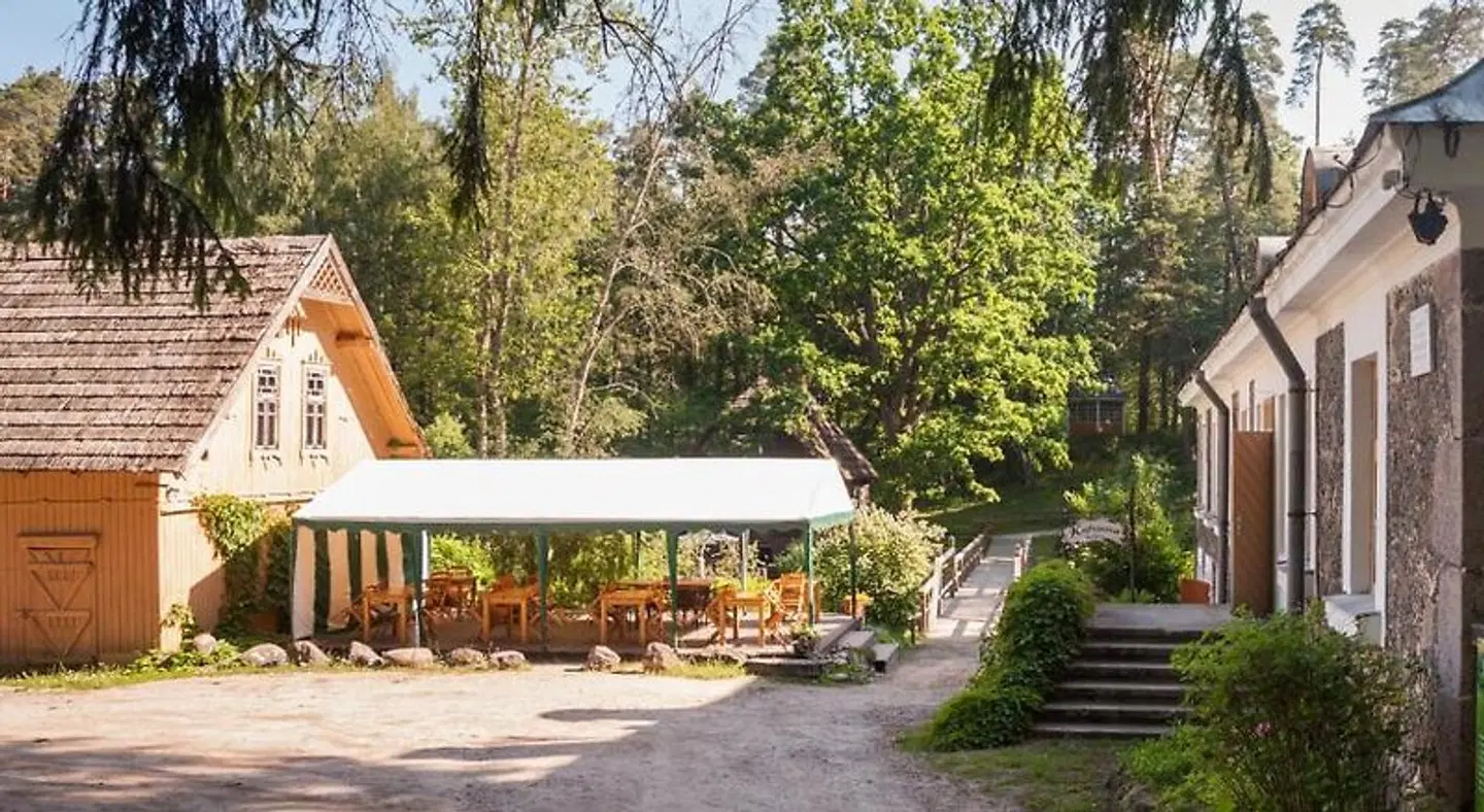Viesu m'ja Spr'd'i Terrasse