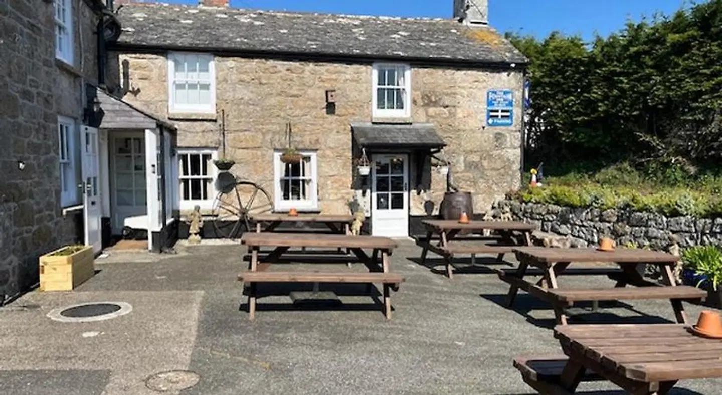 The Fountain Inn EXTERIOR