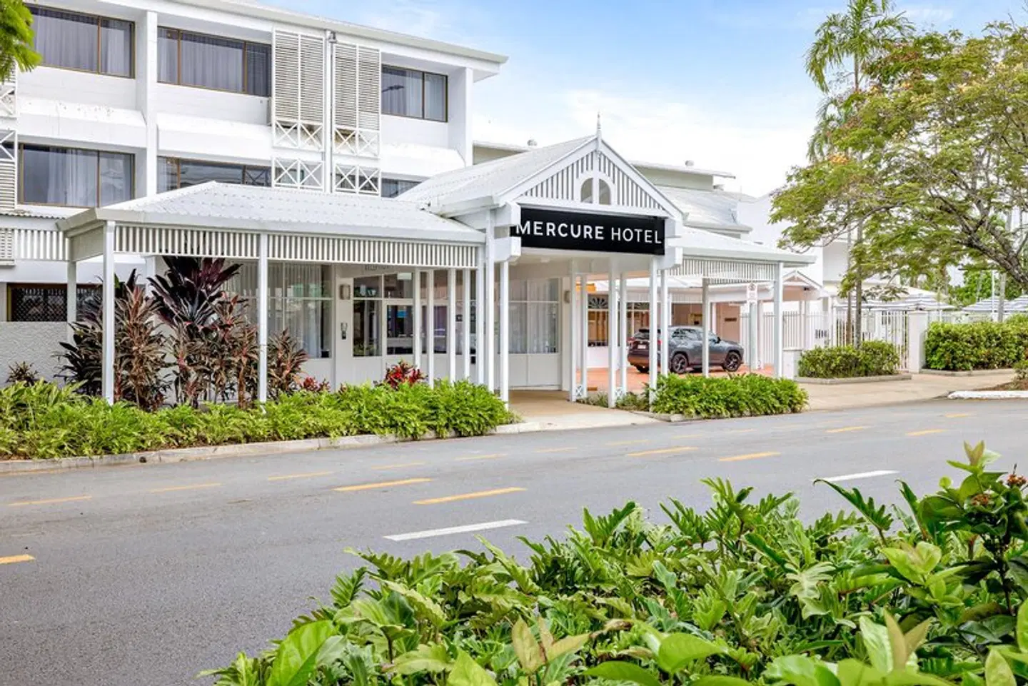 Mercure Cairns EXTERIOR