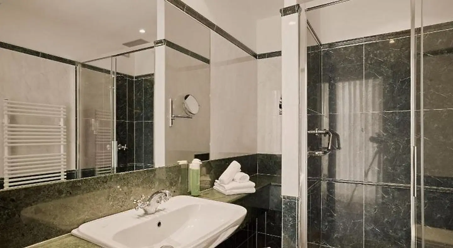 Hotel Le Mura Badezimmer