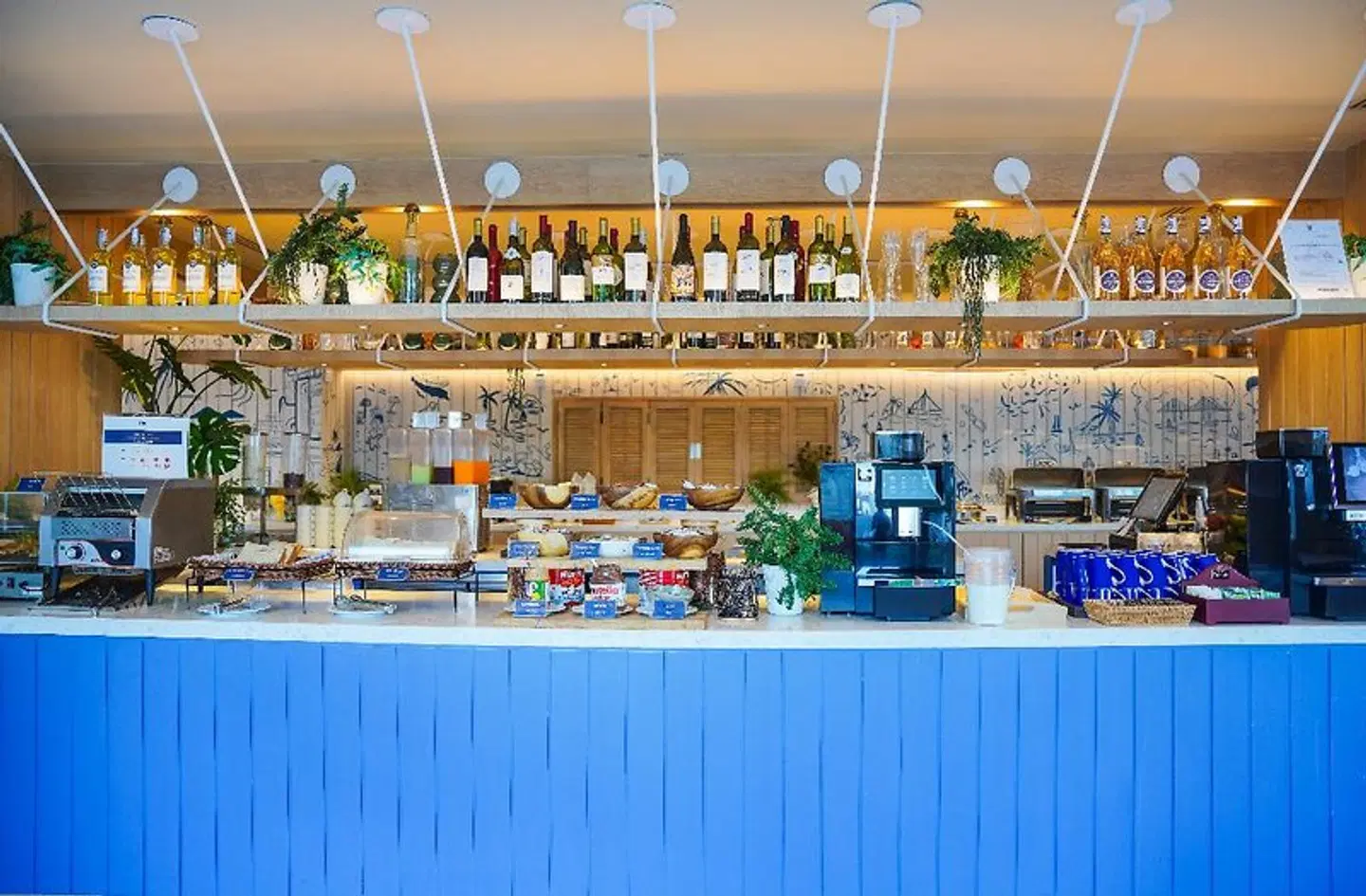 Holiday Inn Express Rayong Map Ta Phut by IHG Bar