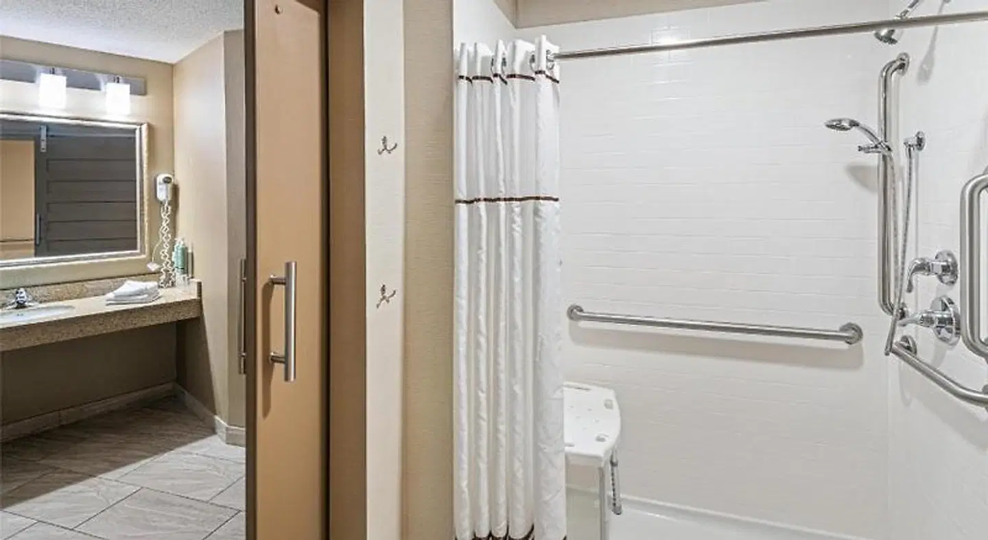 Best Western Airport Inn Badezimmer