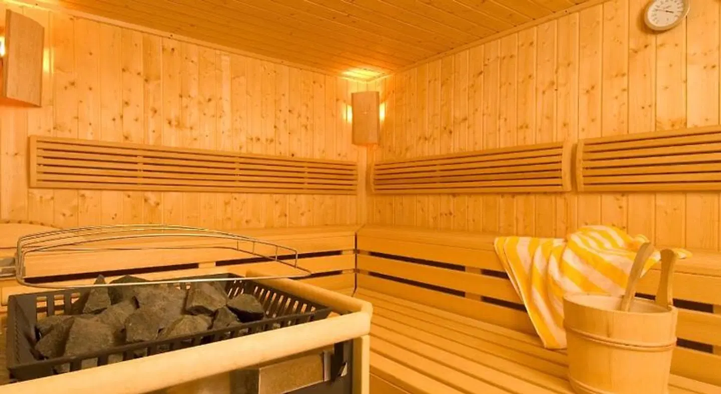 Alexander HEALTH_BEAUTY