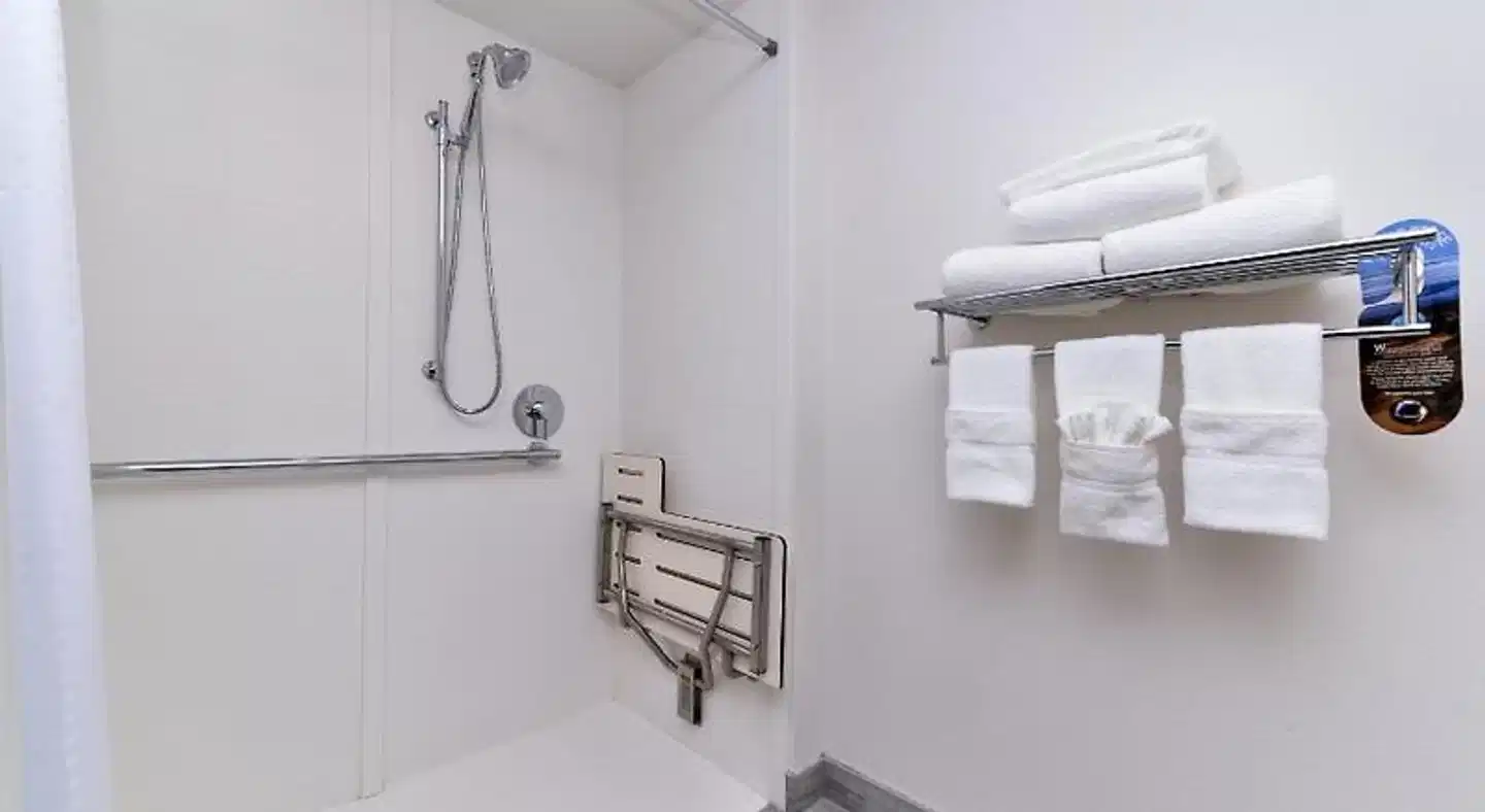 Holiday Inn Express & Suites San Diego - Mission Valley Badezimmer