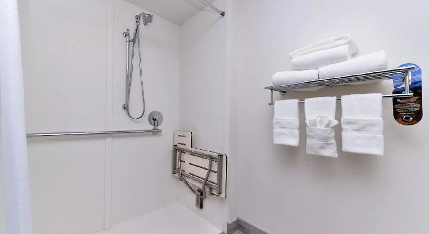 Holiday Inn Express & Suites San Diego - Mission Valley Badezimmer