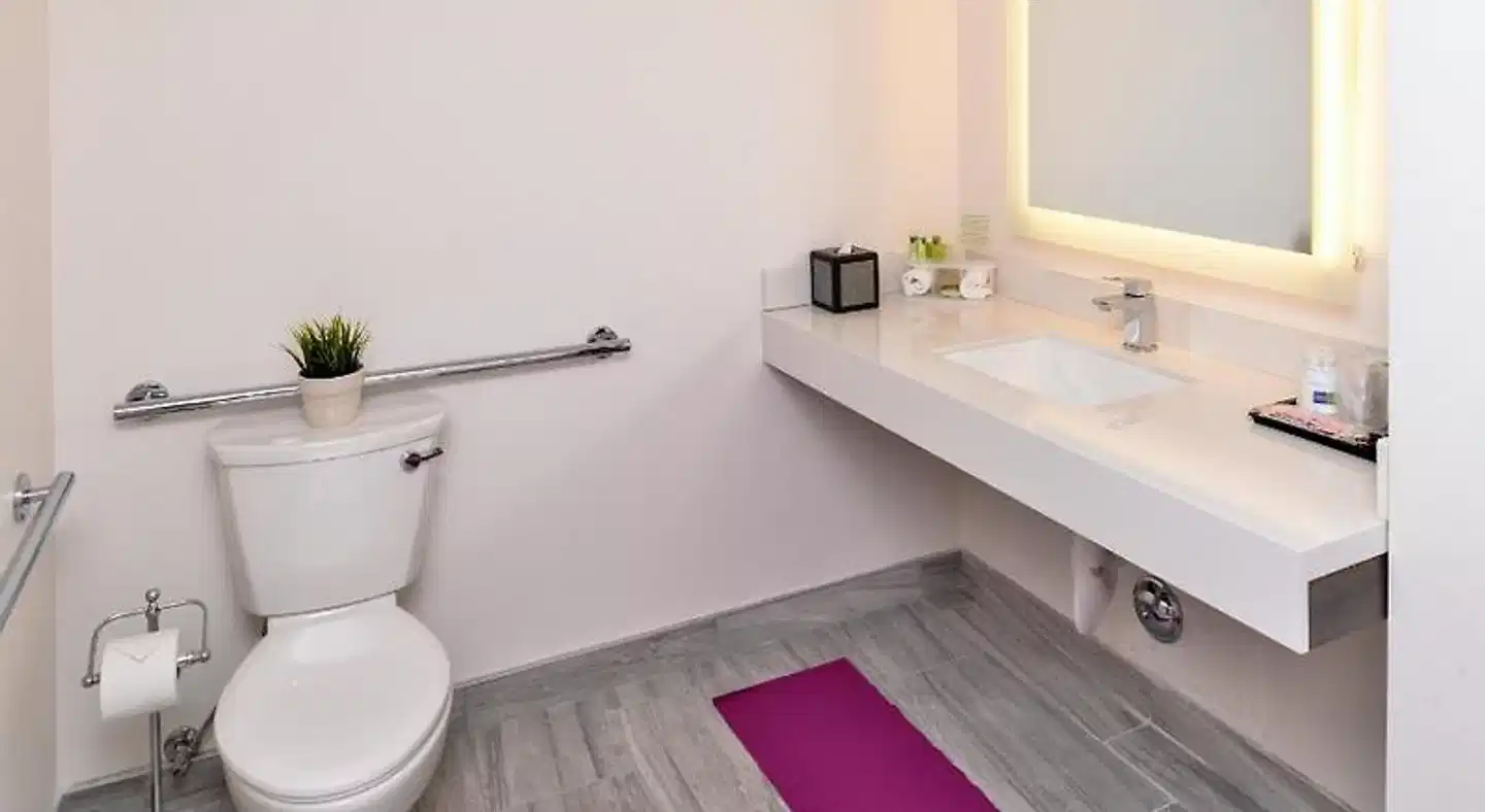 Holiday Inn Express & Suites San Diego - Mission Valley Badezimmer