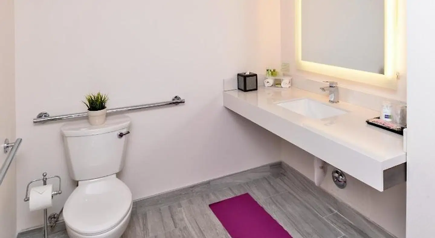 Holiday Inn Express & Suites San Diego - Mission Valley Badezimmer