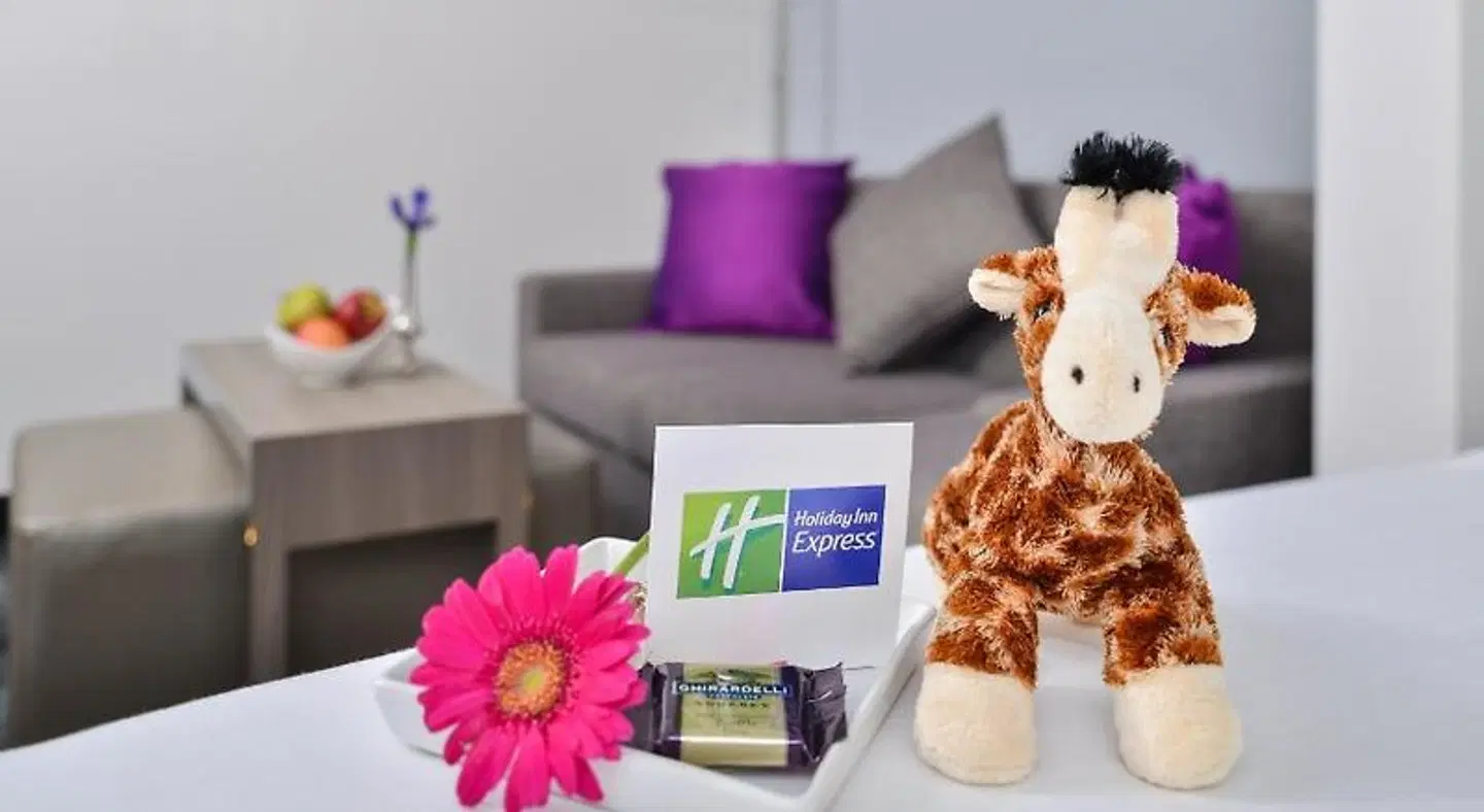 Holiday Inn Express & Suites San Diego - Mission Valley ROOM_EXAMPLE