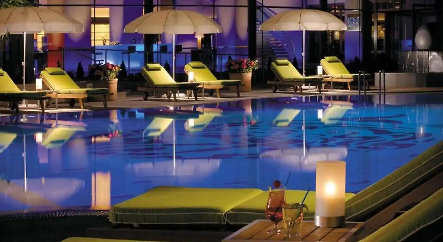 Radisson Blu Hotel Bucharest Hallenbad