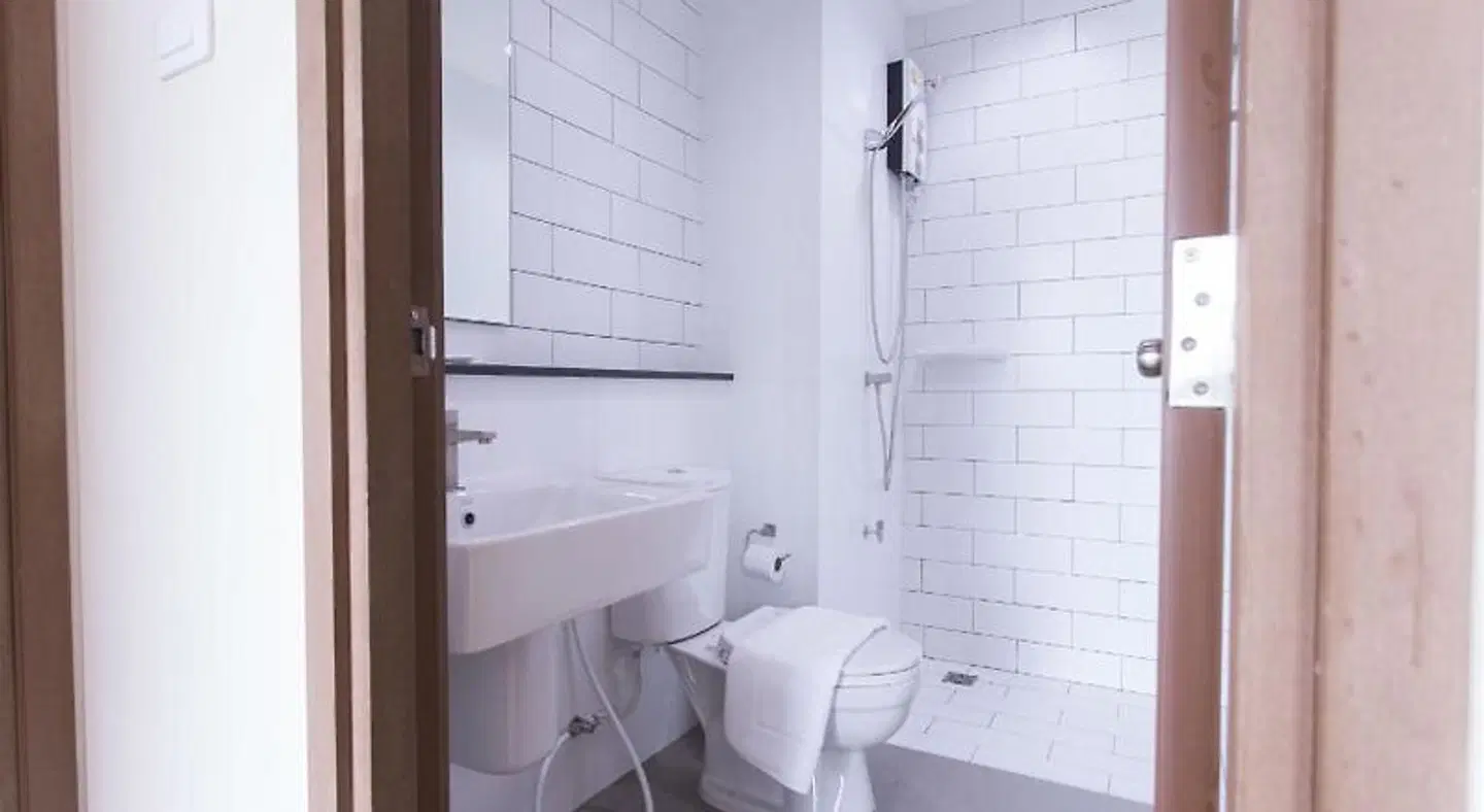 The Journey Hotel Laksi Badezimmer