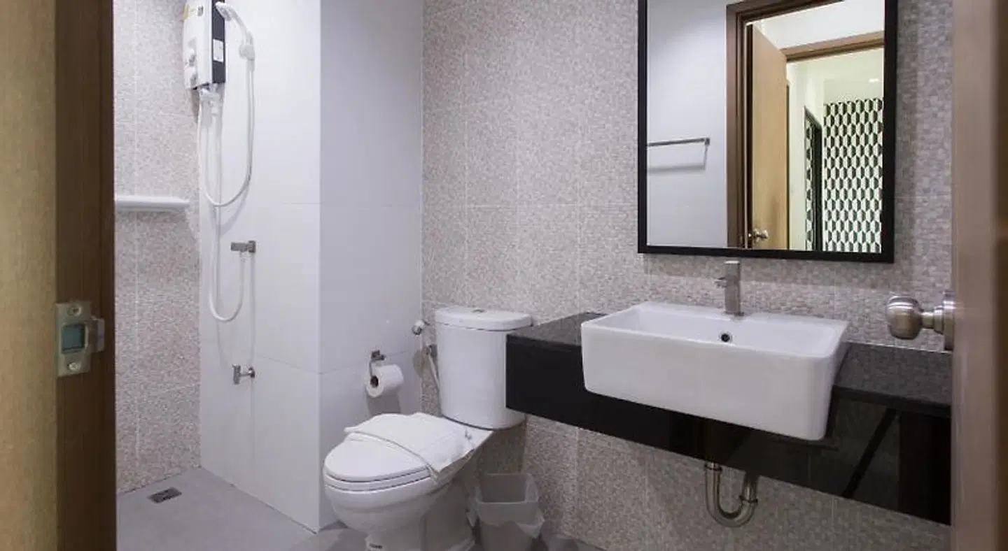 The Journey Hotel Laksi Badezimmer