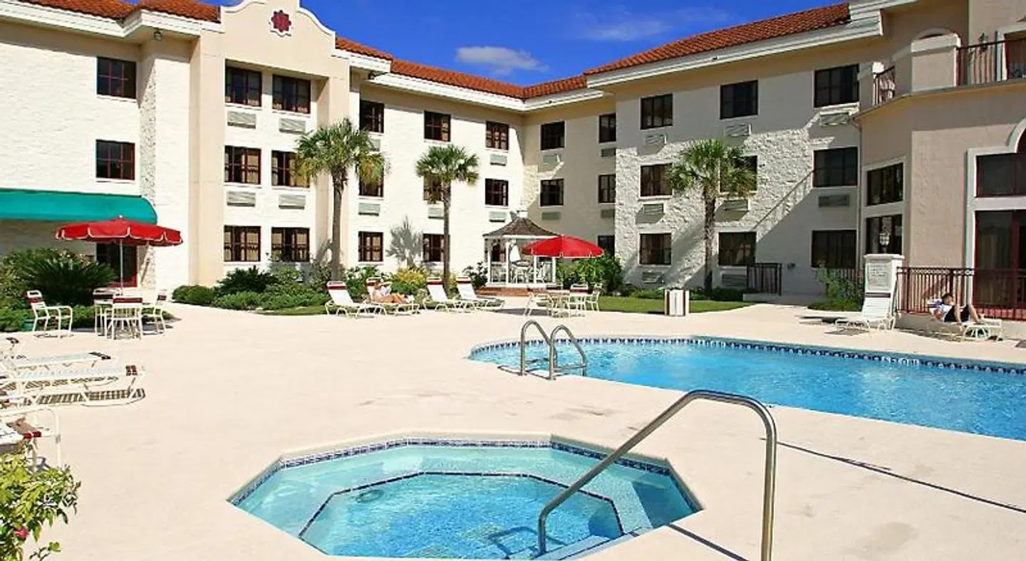 Best Western Gateway Grand OUTDOOR_POOL